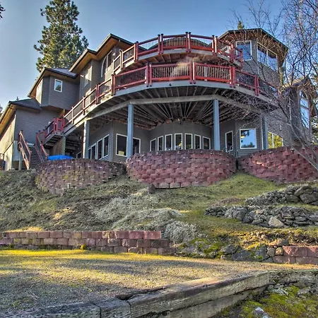 Luxurious Liberty Lake Hideaway With Hot Tub!